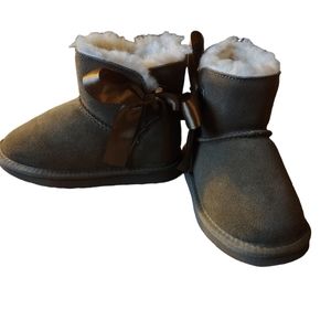 Bearpaw boots !